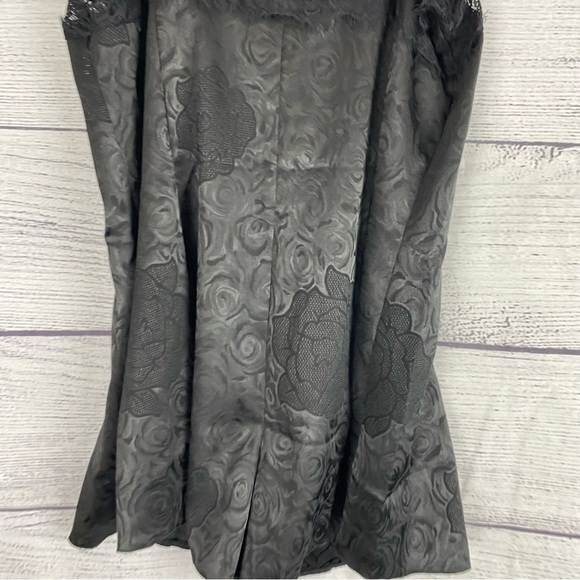 Minkpink NWT Black Satin Romper With Lace Detail Size Large - Picture 4 of 8